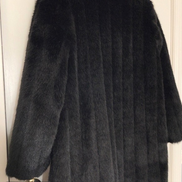 Fabulous Furs Black Faux Fur Coat Women's Size Small (36" Long)–Winter Outerwear - Picture 7 of 10